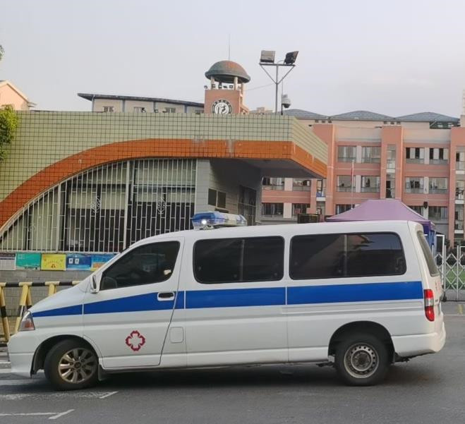 巩义救护车出租护送骨折病人一公里多少钱